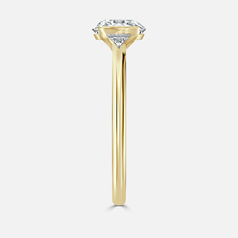 1.5ct Bezel-Set Center Round Diamond Ring