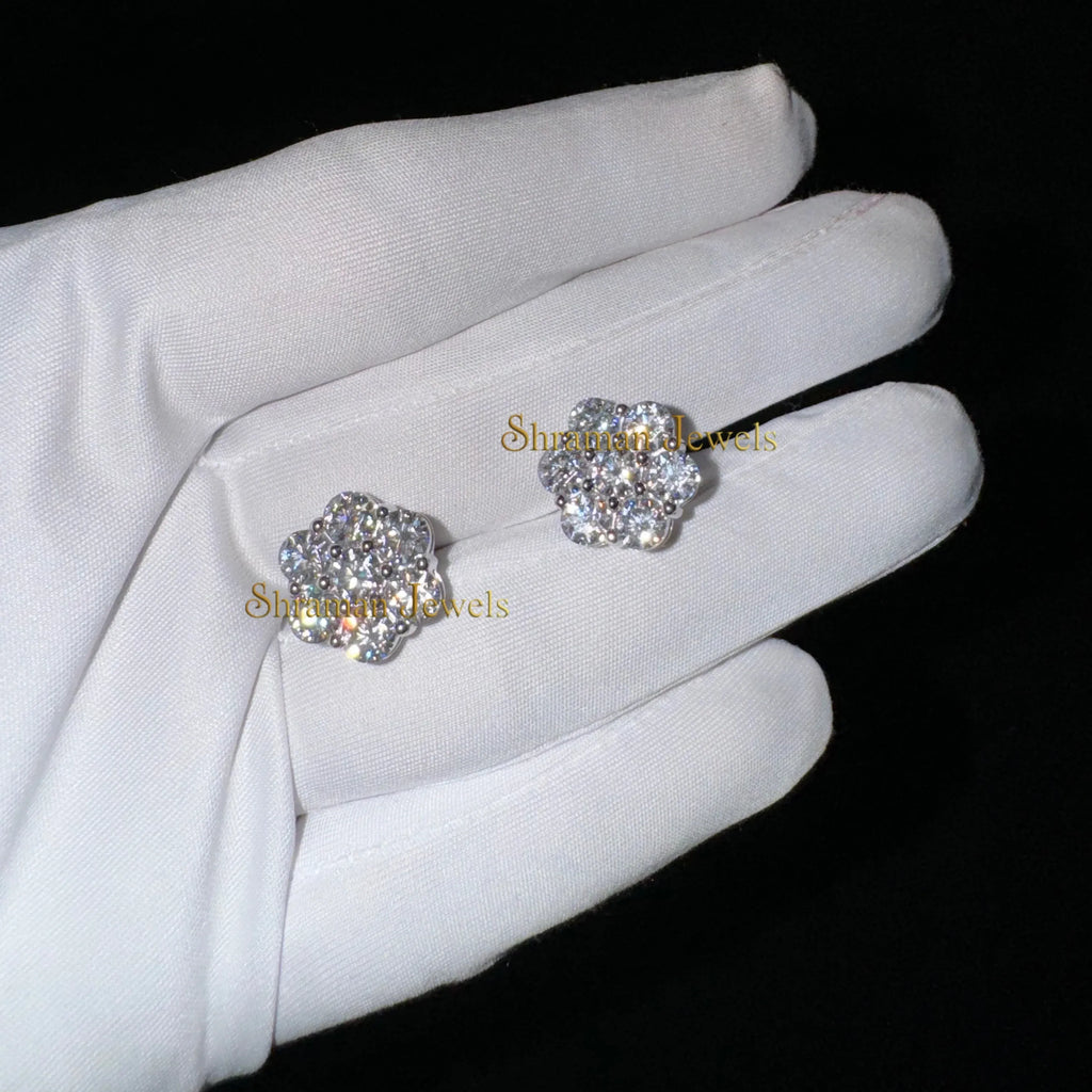 14K Gold Round Cluster Diamond Earrings - 0.90 CTW