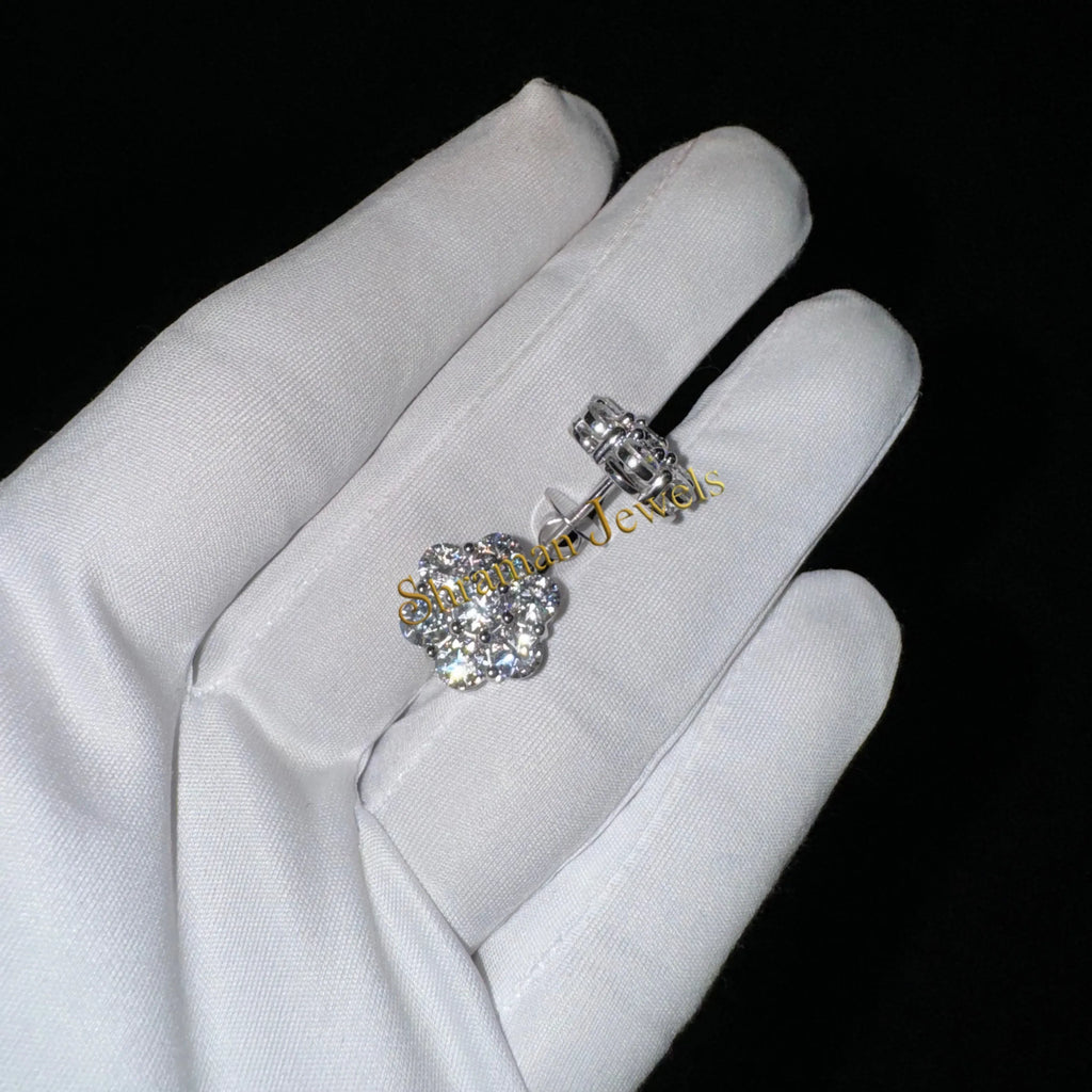 14K Gold Round Cluster Diamond Earrings - 0.90 CTW