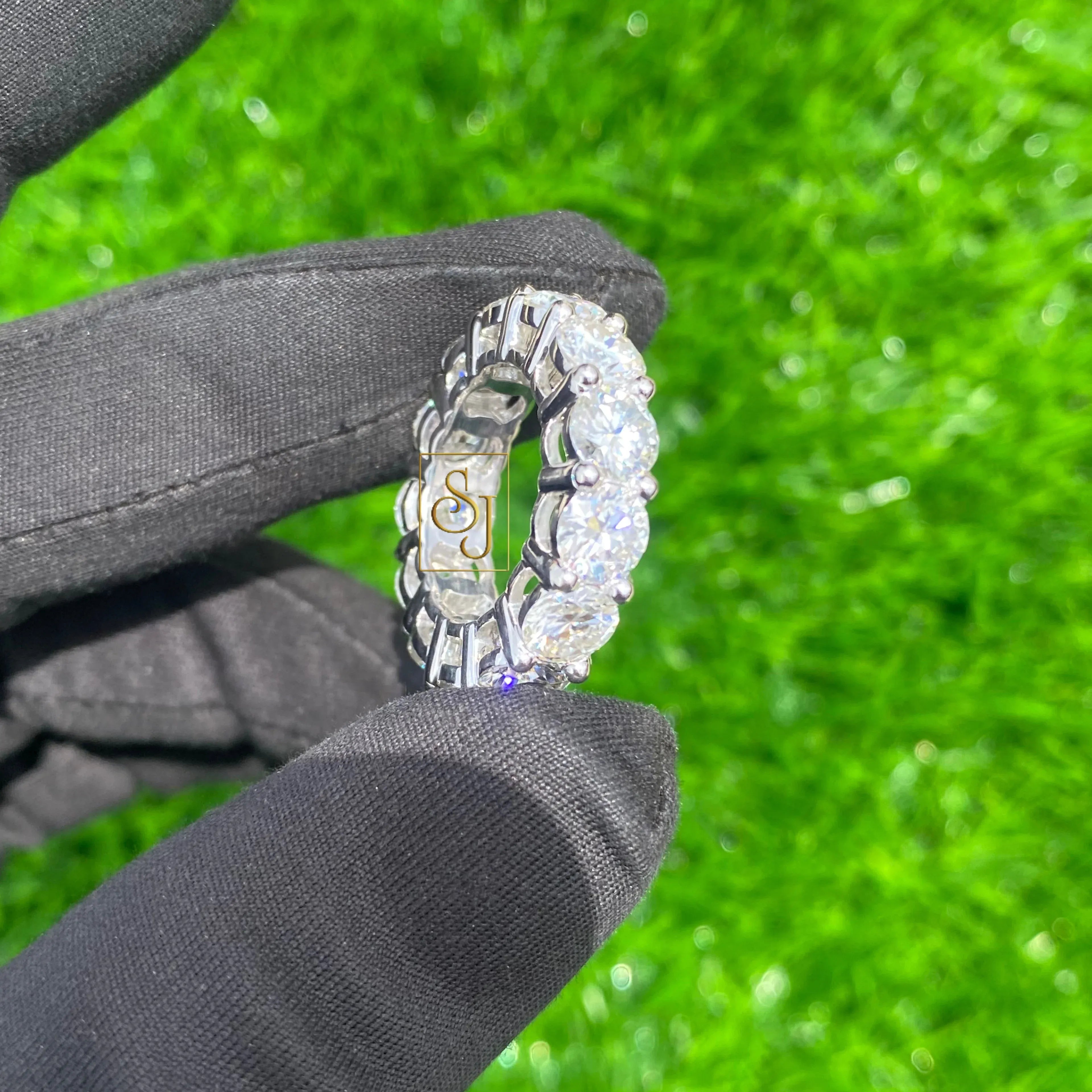 Diamond band 10k Solid Gold