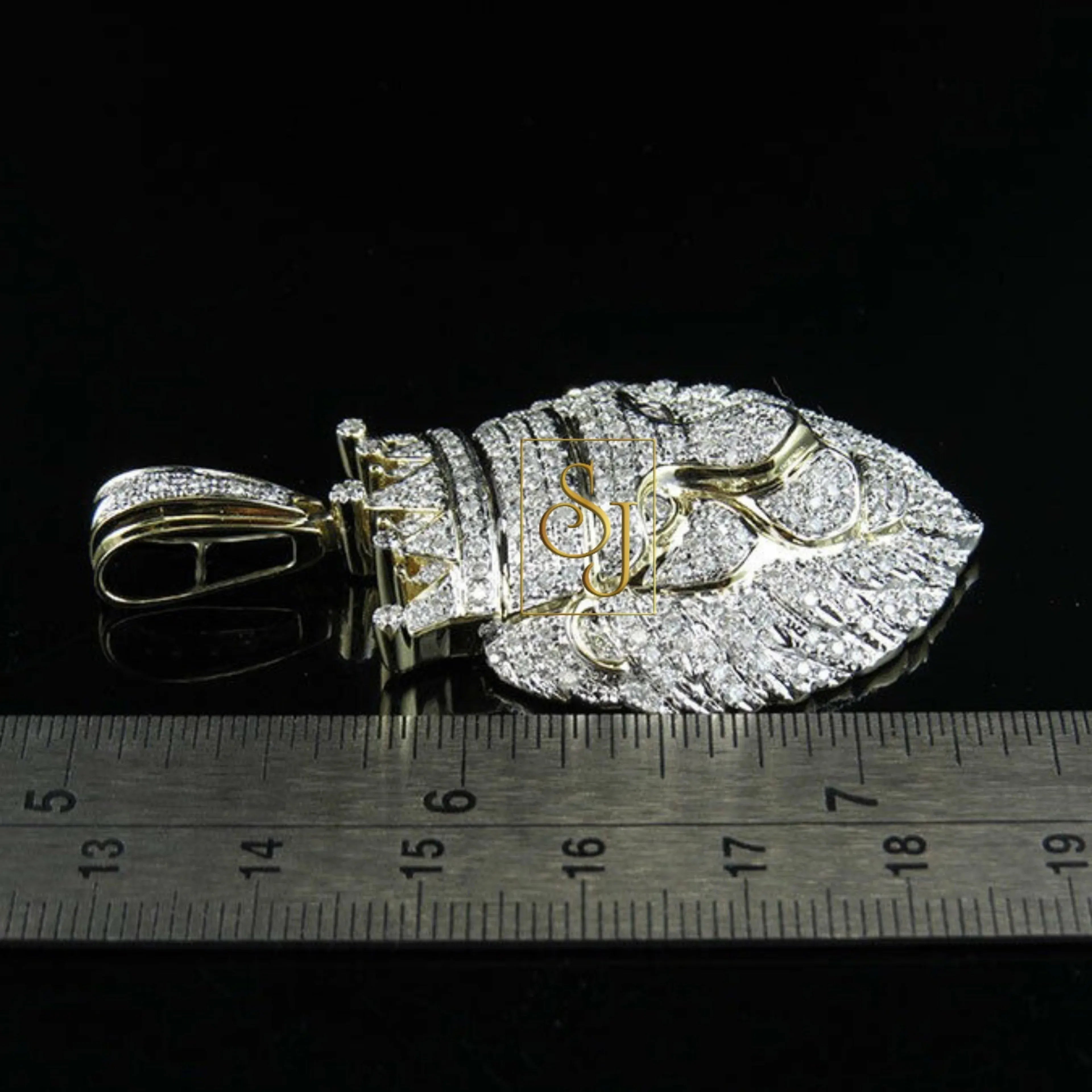Men's VVS LION Diamond Pendant - 4.50 CTW
