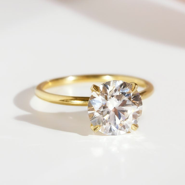 Round Cut Solitaire Engagement Ring