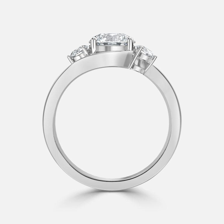 Round Cut Diamond Engagement Ring
