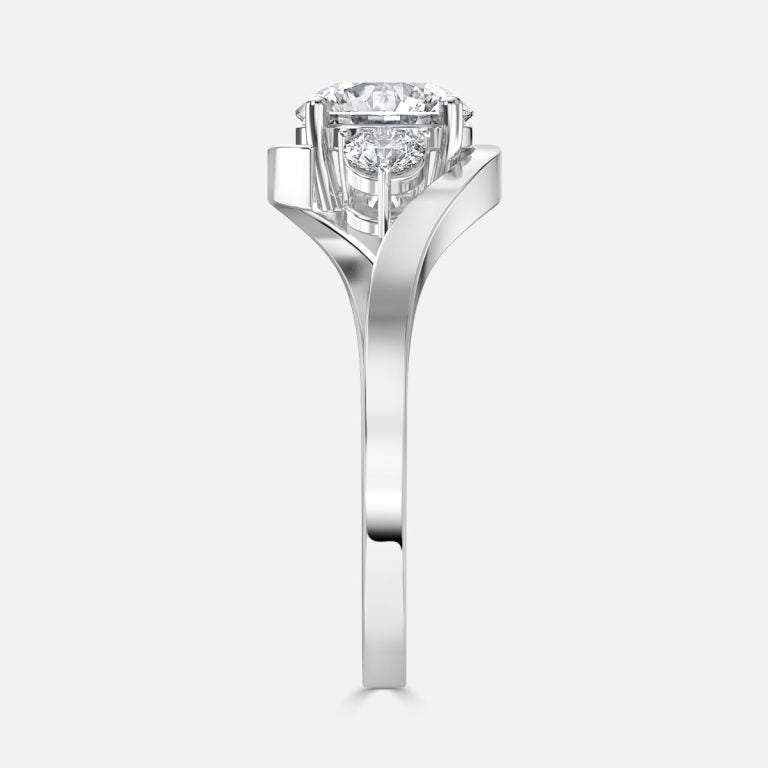 Round Cut Diamond Engagement Ring