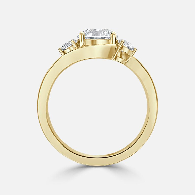 Round Cut Diamond Engagement Ring