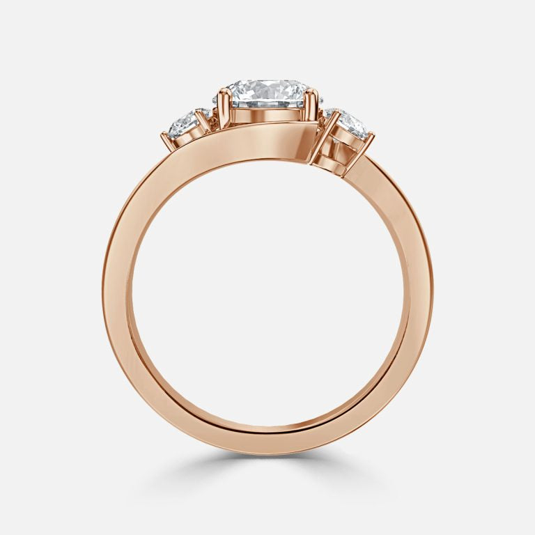 Round Cut Diamond Engagement Ring