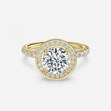 Round Cut Engagement Ring
