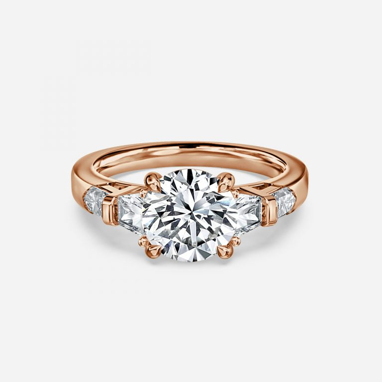 Round Cut Distinct and Elegant Engagement Ring