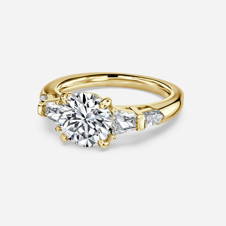 Round Cut Distinct and Elegant Engagement Ring