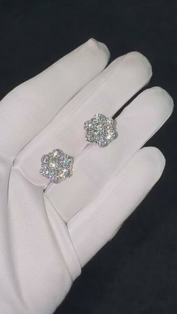 14K Gold Round Cluster Diamond Earrings - 0.90 CTW
