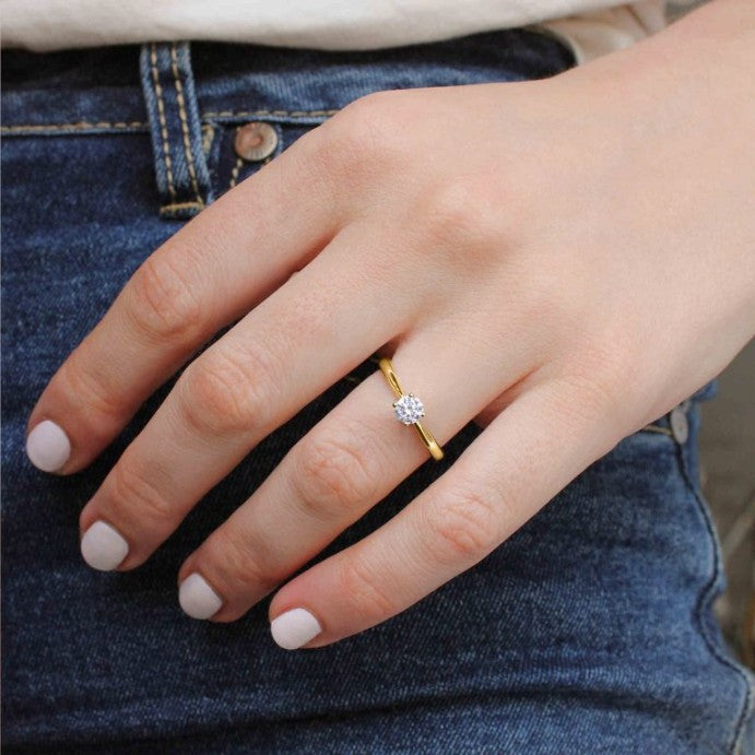 Round Cut 4 Prong Solitaire Engagement Ring